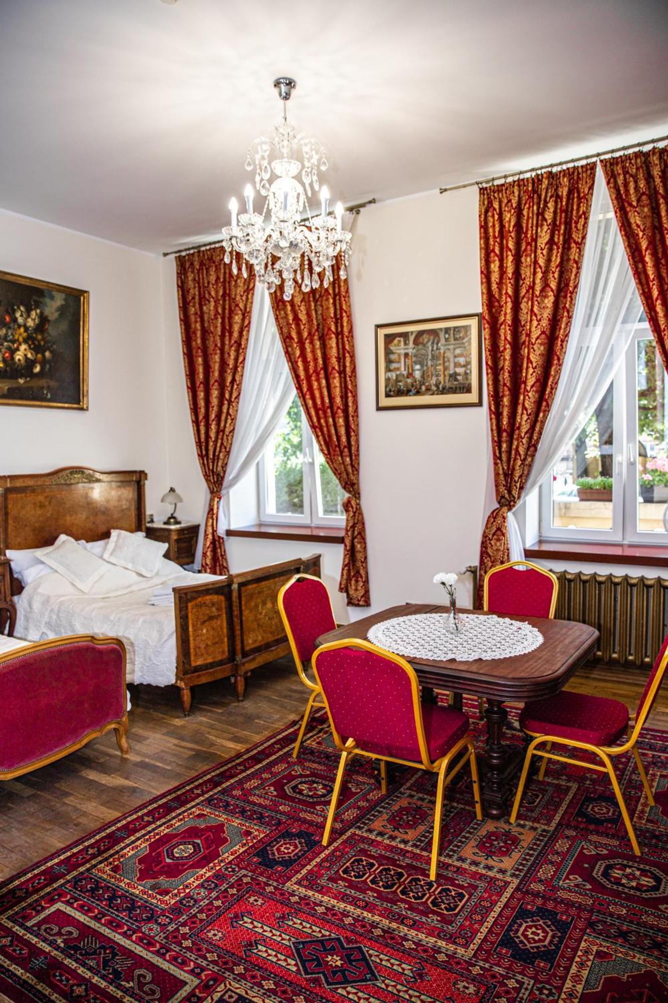 Lodzki Palacyk - Pokoje Palacowe Aparthotel